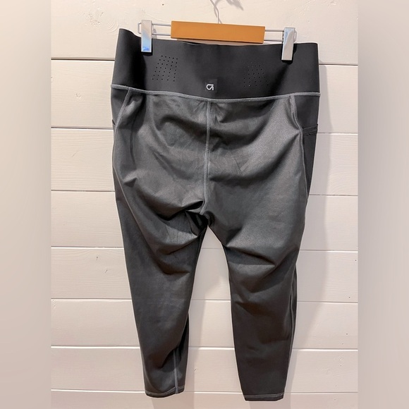 🩶 GapFit Sculpt Revolution Capri Leggings – Size XL - Picture 7 of 7